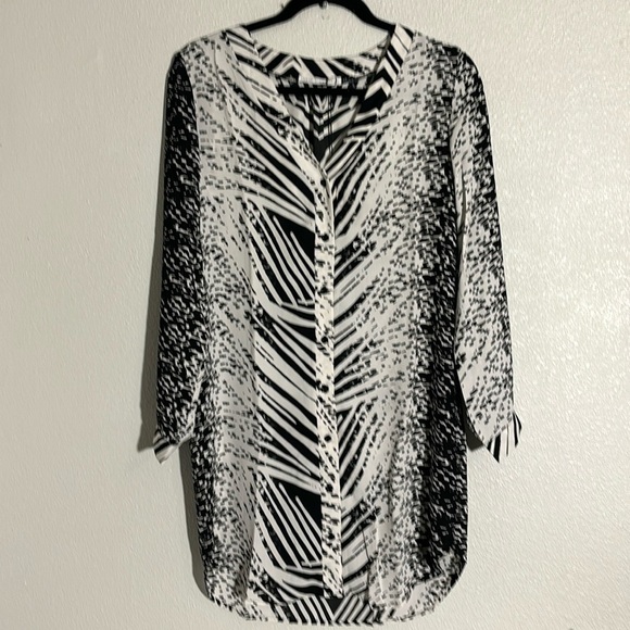 three eighty two Dresses & Skirts - Three Eighty Two Black and White Long Sleeve Mini Dress XS